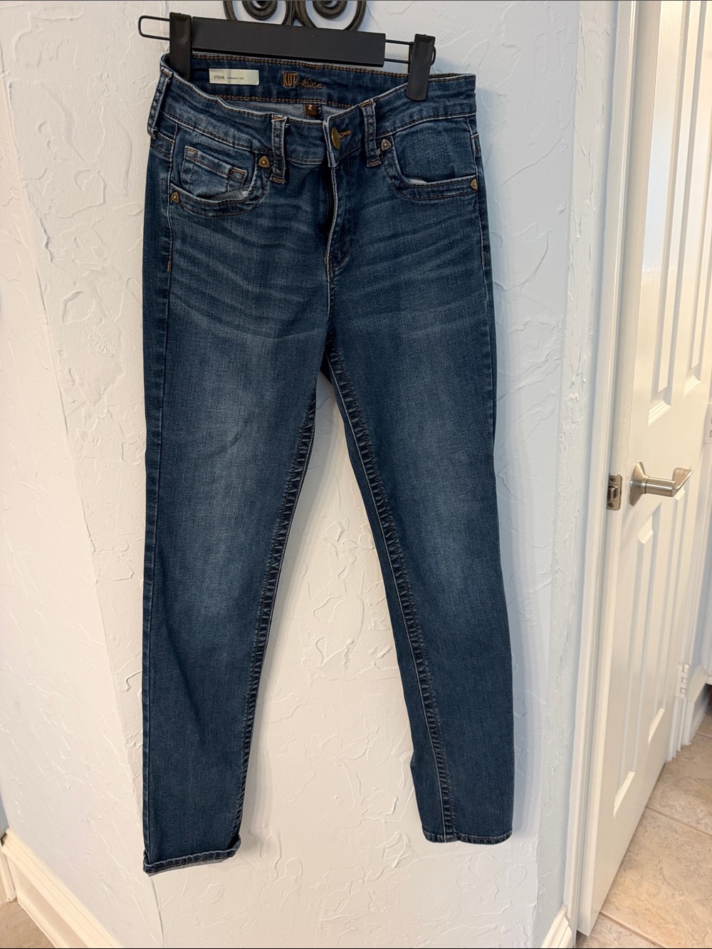 Kut from the Kloth Dark Blue Straight Leg Jeans